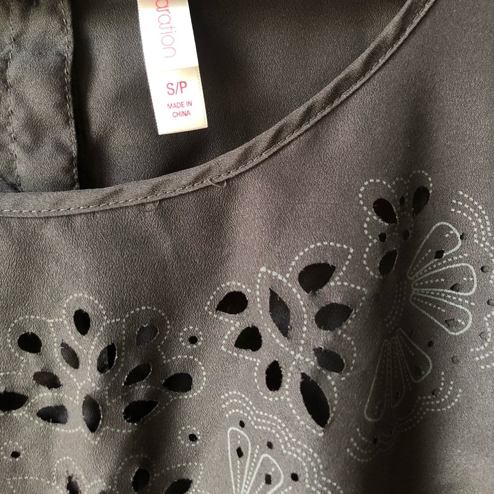 GRAY BLOUSE W/ PRETTY CUT OUT DETAIL